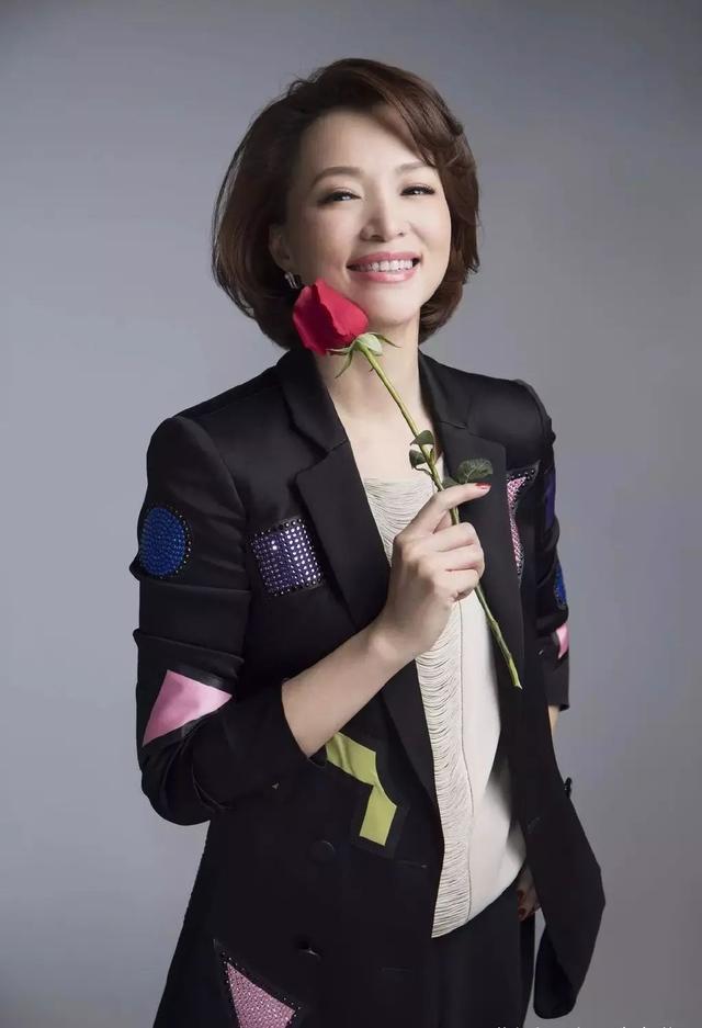 金星都称赞的古典美人:儿时愿望是演员,半路出家主持春晚13年_董卿