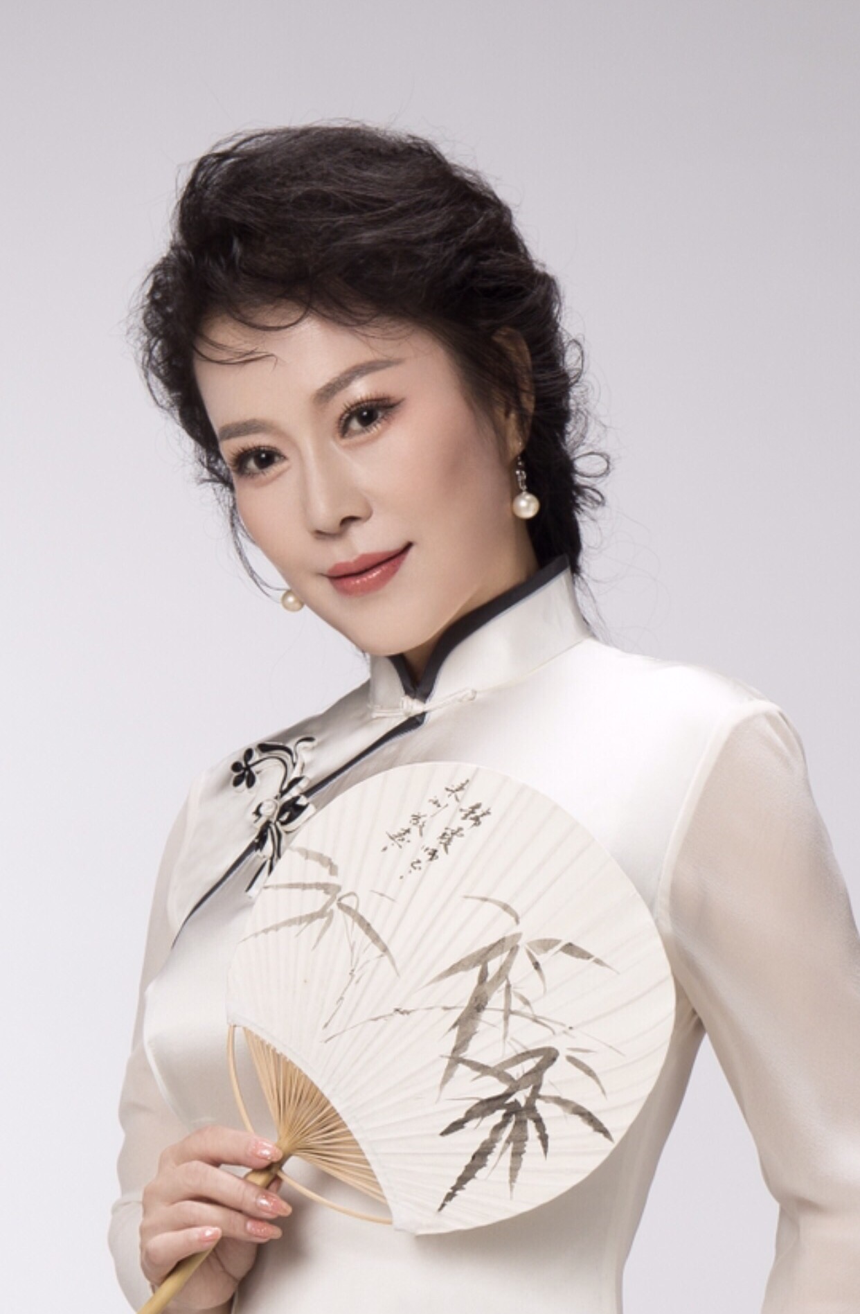 【附】简介舒锦霞(越剧名家)著名越剧大师王文娟弟子国家一级演员江南