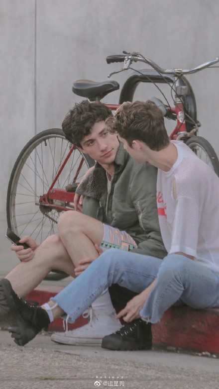 戳爷布布troyesivan和jacob没分手辟谣了准备ts3新专辑而已