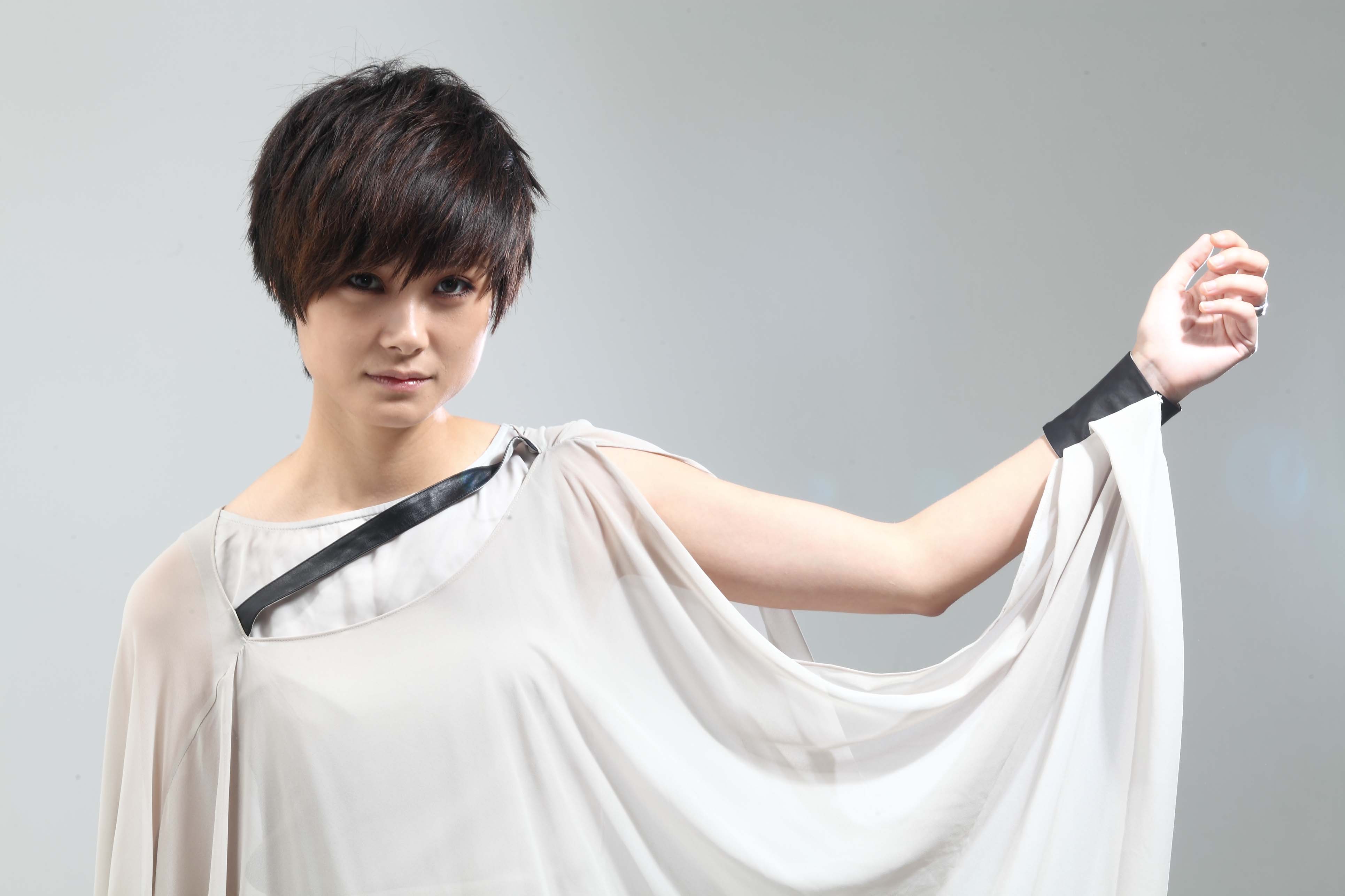 15年前以初代顶流出道饱受争议,15年后上节目演绎多年喜怒哀乐_李宇春