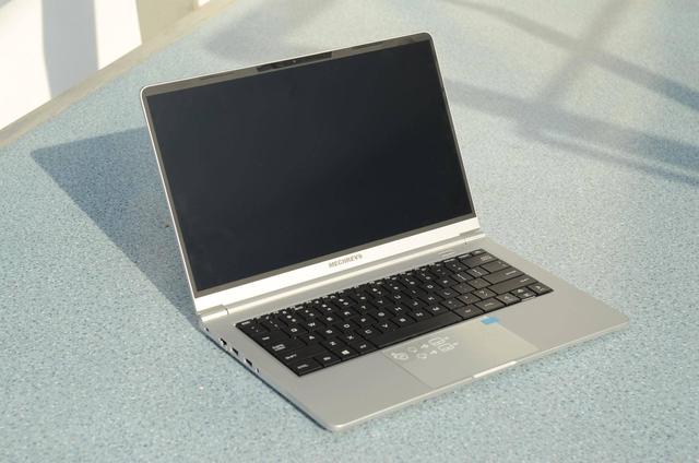 更轻薄的职场利器体验机械革命s1air笔记本电脑