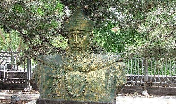 跟他去狩猎的随行人员中,多尼封为和硕信亲王,满达海封为和硕巽亲王等