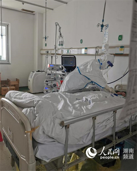 地点:武汉金银潭医院重症监护室讲述者:中南大学湘雅二医院肾内科血液