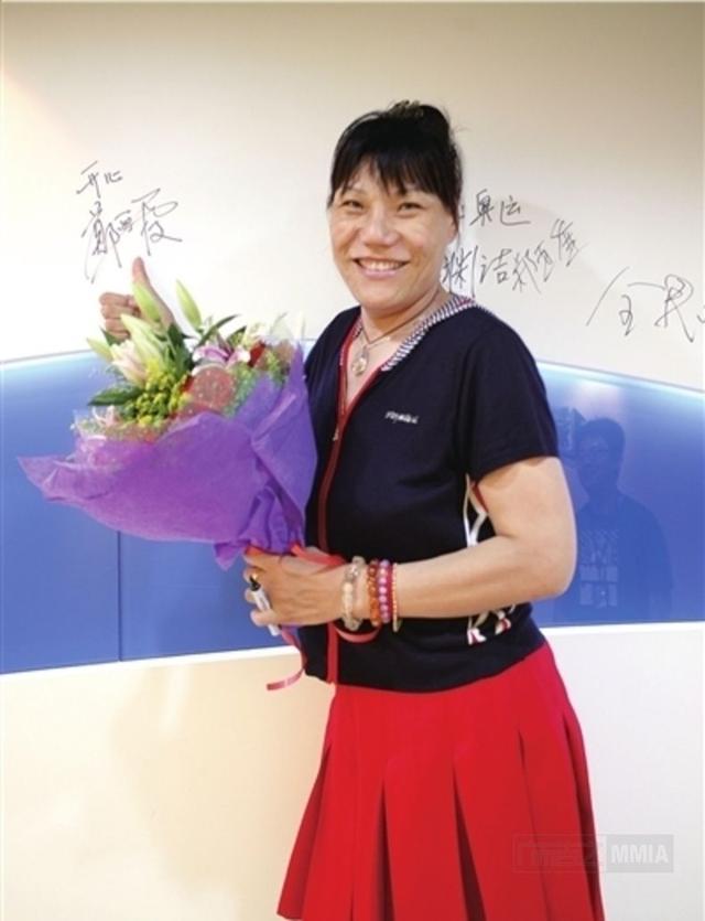 原创53岁郑海霞独自搭地铁双腿变形无人搀扶丈夫3年未现身