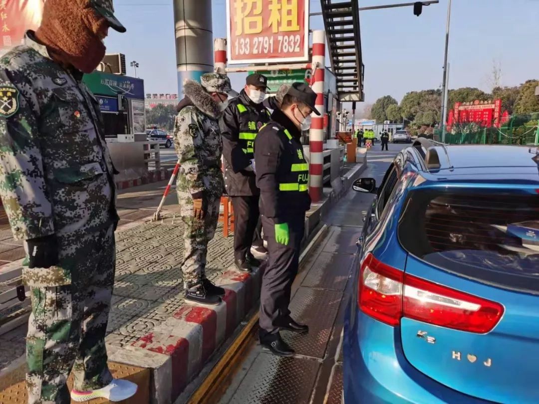 奋战在华士抗疫一线的"橄榄绿"!