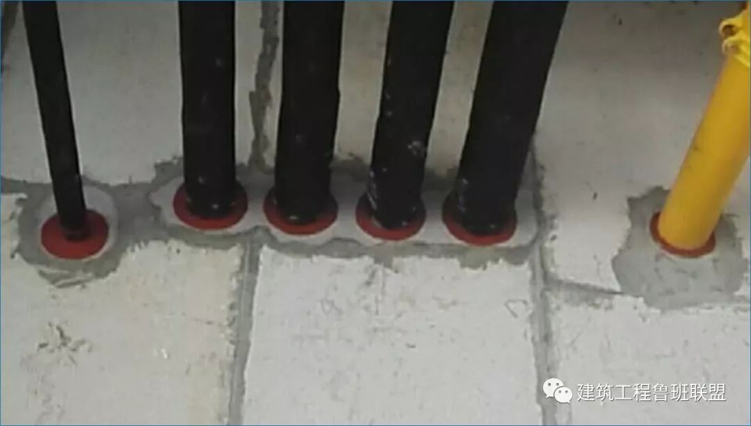 砖墙,楼板或轻质墙体· 管道(穿墙或楼板)与套管之间缝隙防火封堵