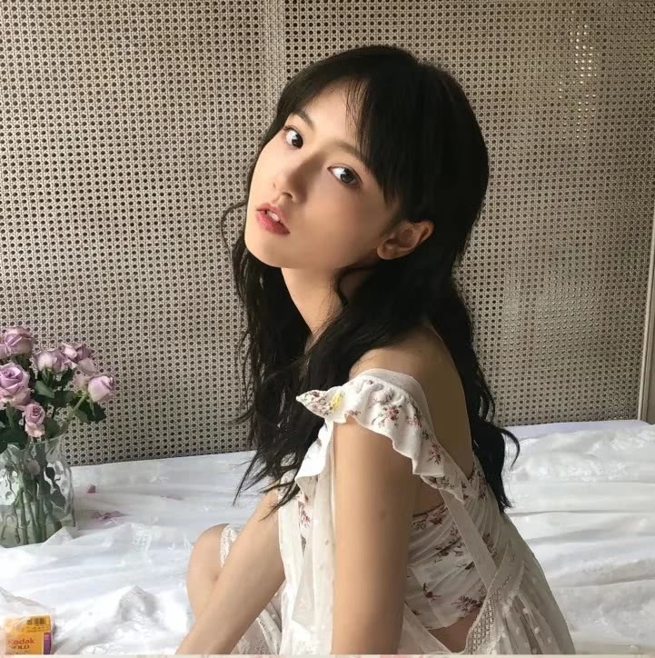 诸葛大力露脐装,直男全沸腾!