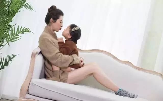 杨梓mavis曾经是一名电视台主持人,好身材和好外貌是她与生俱来的优越