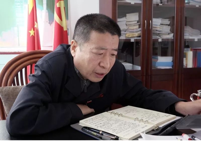 公司领导贾向刚对放弃节日休息,坚守岗位的一线职工,向疫情防控领导