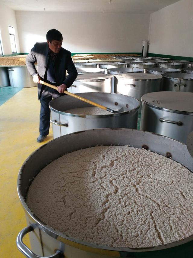 如何用新式白酒设备酿造出南方人喜欢喝的低度米酒?