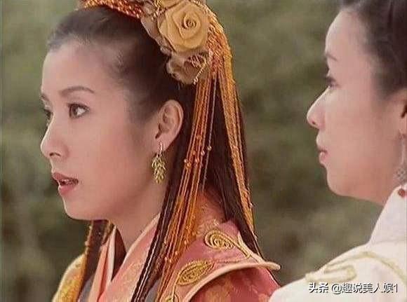 剧头号米珠达人了,满头米珠构成了漫天的小雪花,有种乱花渐入迷人眼的