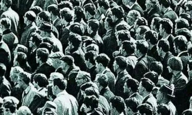 乌合之众,冲动不理性;但也正义勇敢温情_群体