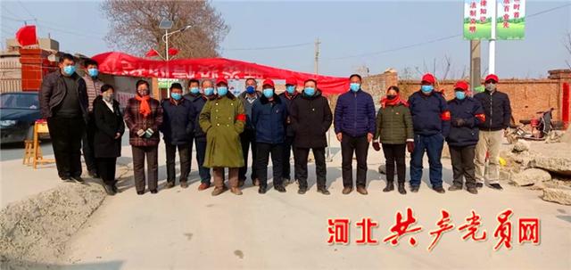 院头镇南峪村疫情防控党员带头志愿者在行动