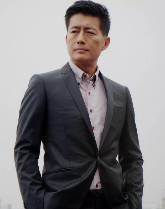 说起高曙光,你可能会一头雾水,但说起剧中张若昀扮演的"范闲"的父亲