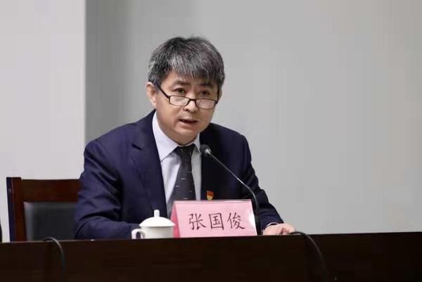 2月4日,省医疗救治专家组组长,郑大一附院呼吸科危重症学科主任张国俊