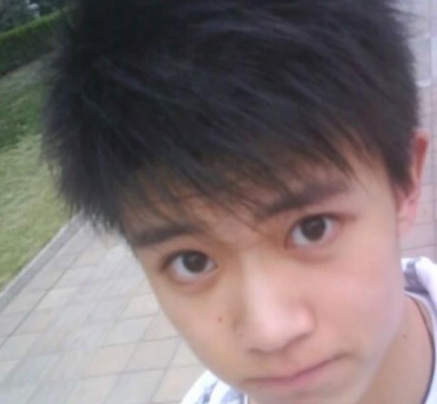 任嘉伦校友曝料:高中女生排队来看他,曝出18岁照片后:我信了