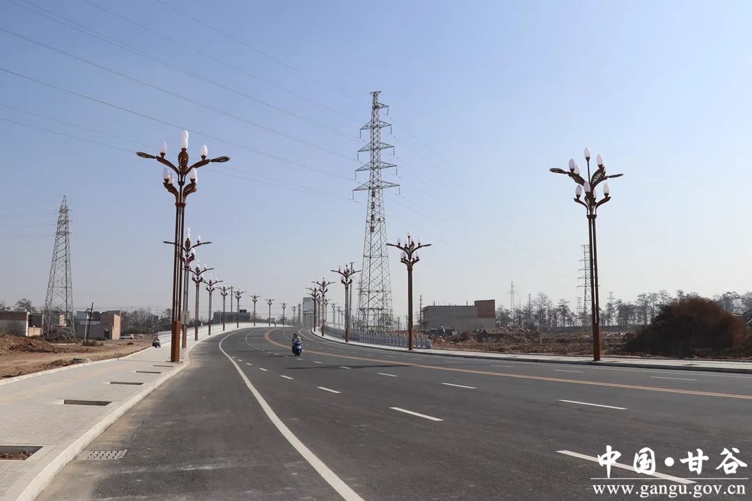 甘谷县城西区康庄西路砂沟立交桥终于正式通车