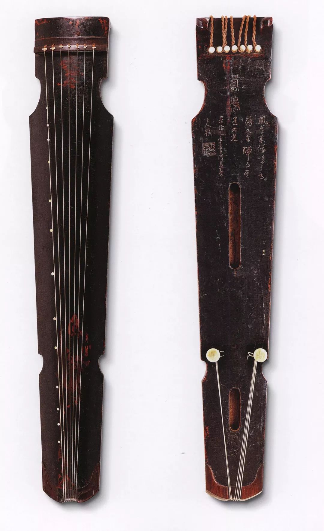 因制琴的桐木被火烧到,导致琴尾部分为焦黑色,因而被命名为"焦尾琴".