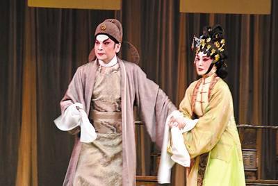 72岁香港粤剧花旦献唱经典歌曲不顾母亲反对嫁万能泰斗离婚收场