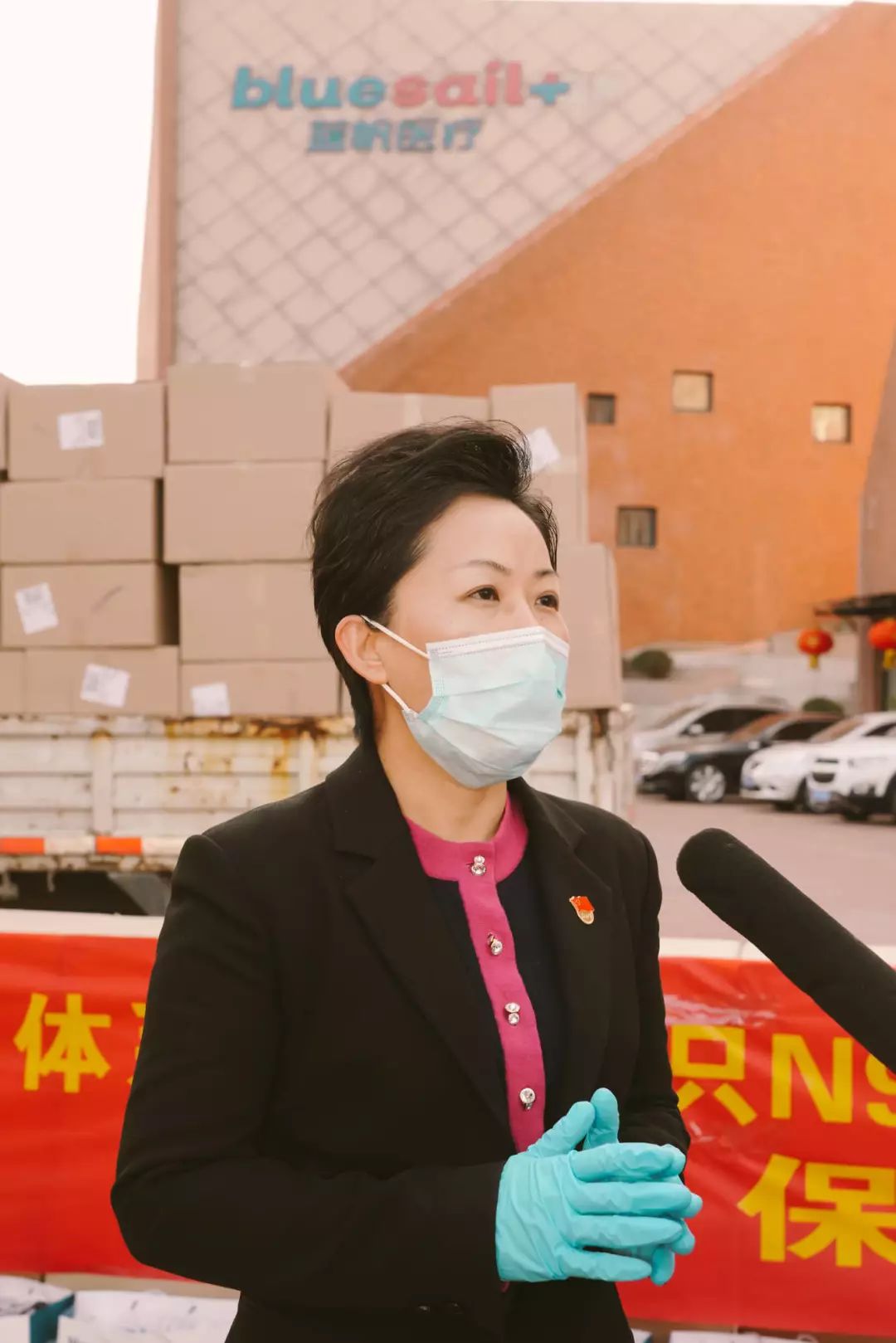 据蓝帆医疗股份有限公司董事长刘文静介绍,为全力驰援我市防疫物资