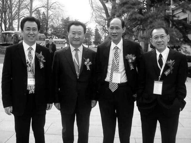 福建捐给武汉最多的富豪,原来不是曹德旺,而是建筑工出身的他_黄如论