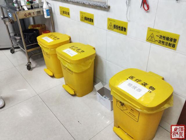 按照医疗废物中感染性废物回收的,有专门的医废回收系统和医废暂存处