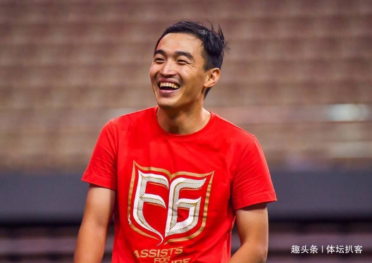 冯潇霆于2010年年末从全北现代转会加盟恒大,他代表球队进场305次,收