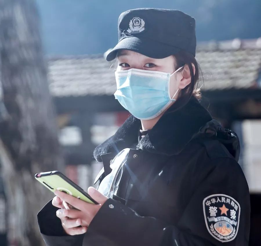 抗击疫情在疫情面前这些身影温暖有力量