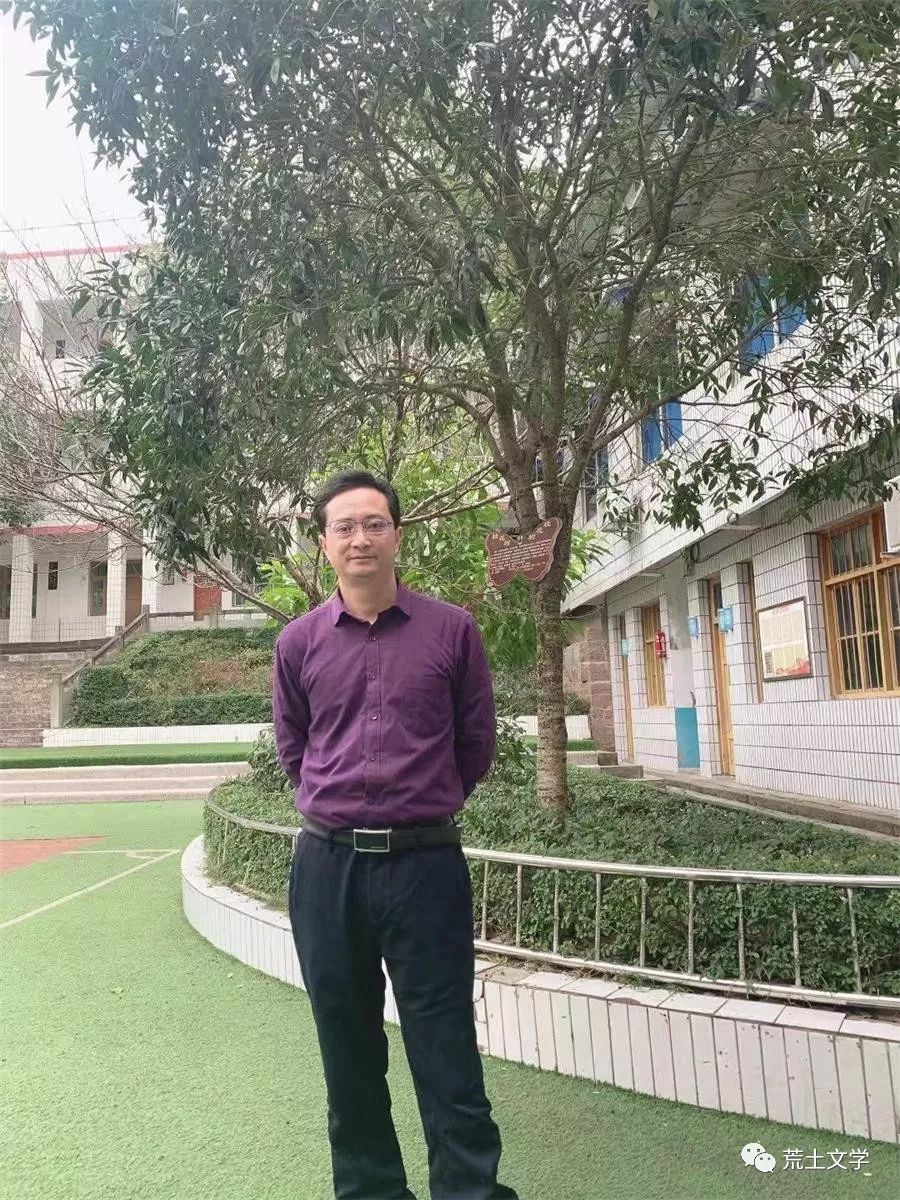 荒土文学纸刊稿杜鹏四川组诗八首镜子