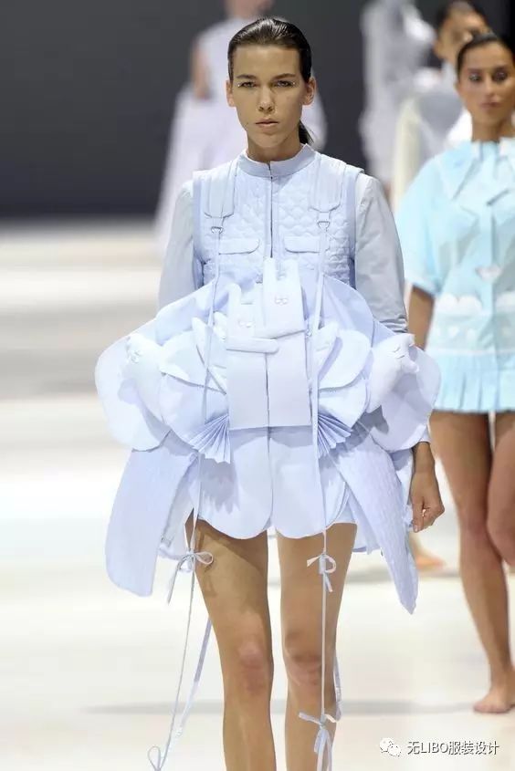 玩转行走的建筑艺术100例酷炫服装结构设计