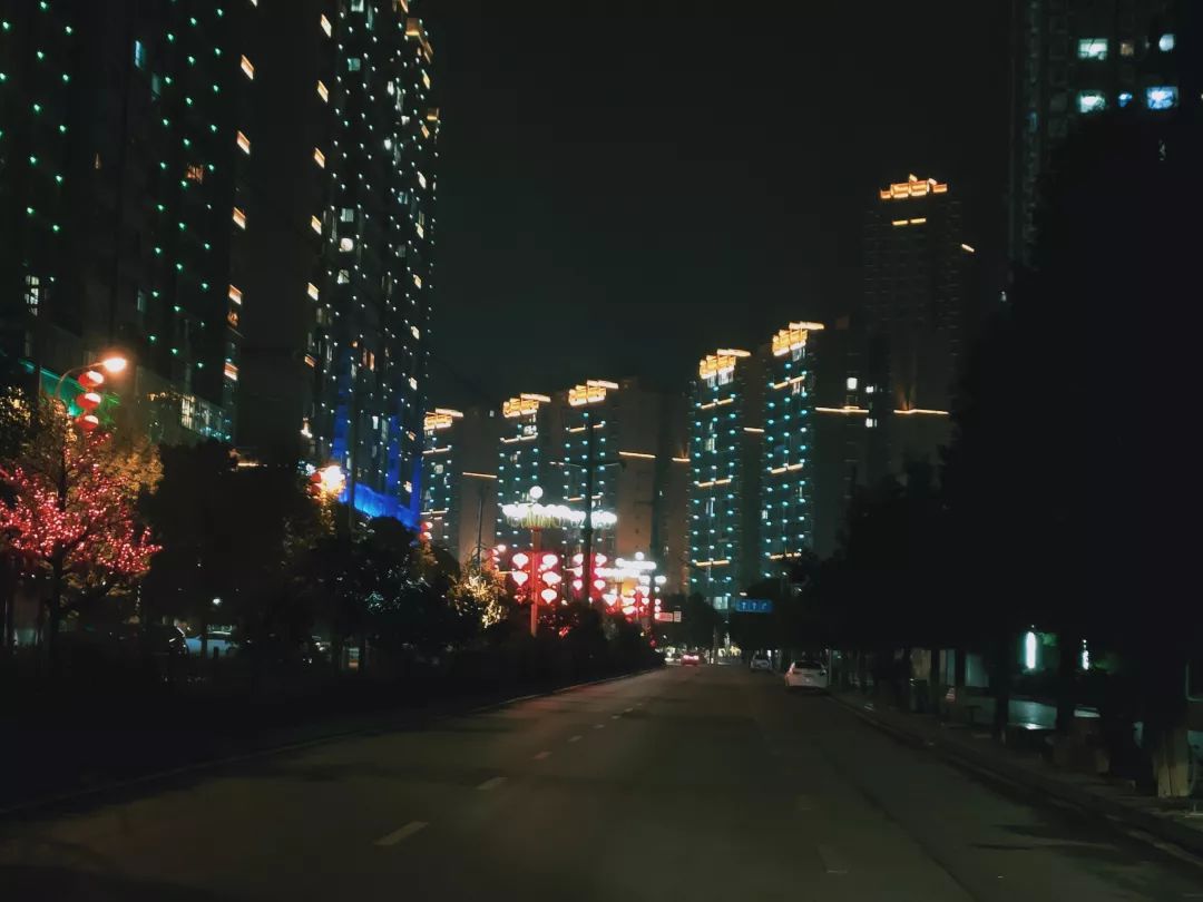 六枝这组空城照是我们抗击疫情最好的证明