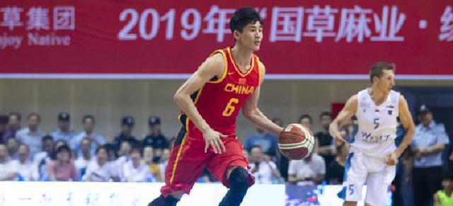 文体两开花八一小将王俊杰晒弹钢琴视频