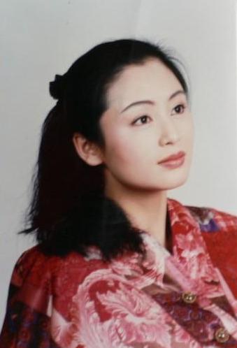 有颜任性陈红早期穿土气大红花棉袄还有哪个女演员敢这么穿