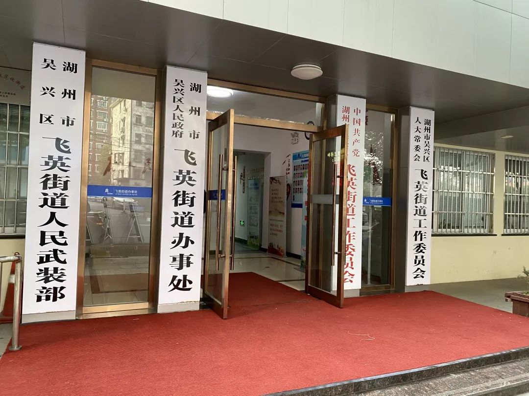 向妙西政府捐赠医用手套500副,免消毒洗手液100瓶.