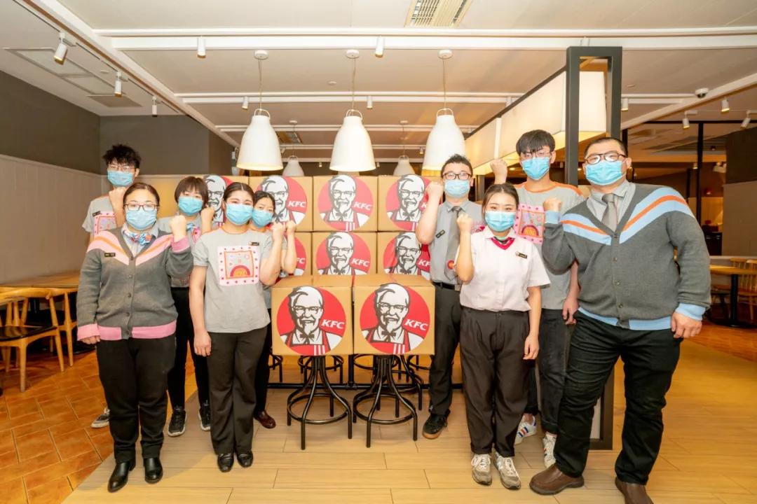 硬核战疫爱不打烊肯德基为战疫前线送餐在行动
