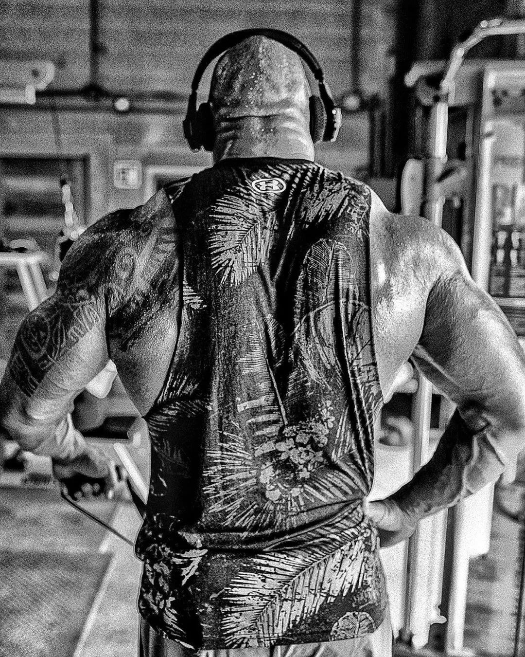 小丑去演迪士尼电影黑亚当秀肌肉超人和路易斯变青年剧