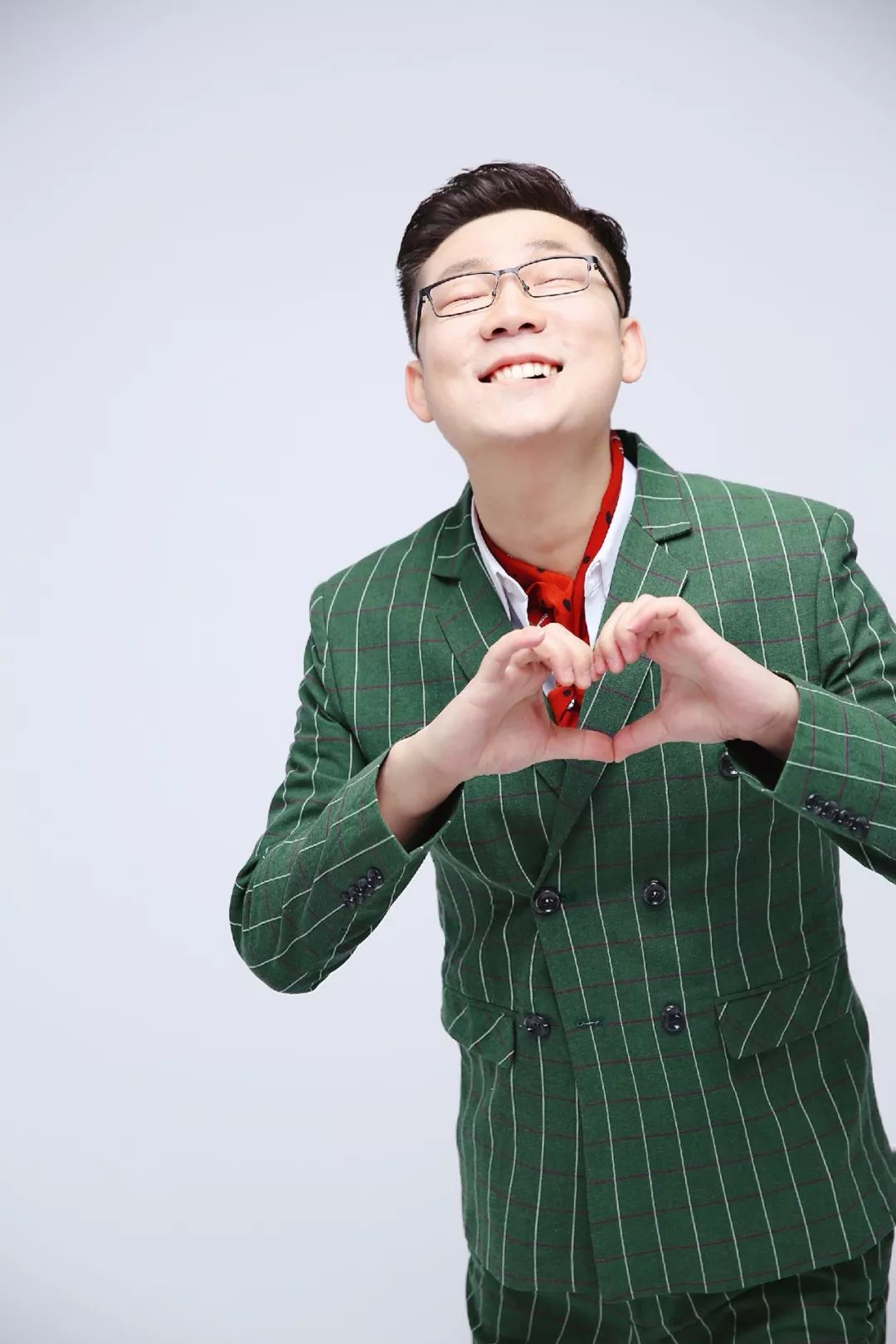 抗疫情特别节目展播致武汉防控一线医务工作者的一封信周宇