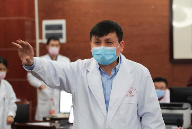 上海硬核医生张文宏再喊话下阶段战疫靠闷靠熬每个人都要战斗