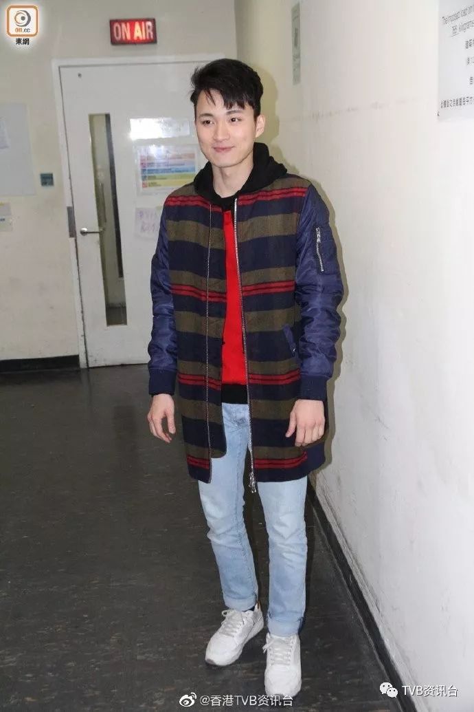 周嘉洛孝子上身滕丽名复工拍爱回家