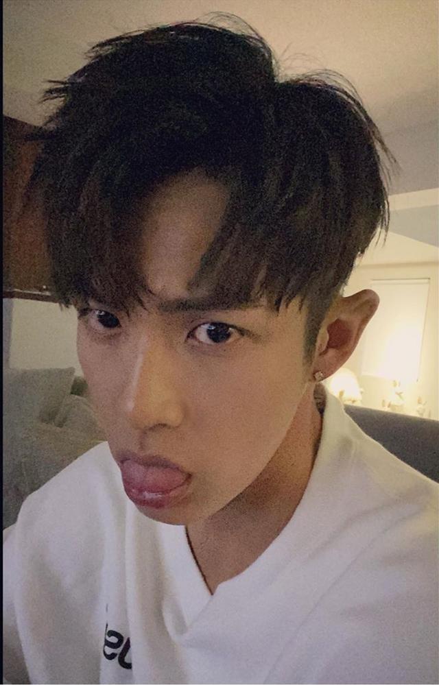 柯震东无聊请往日情敌来唱歌到场好友还有高以翔女友的偶像