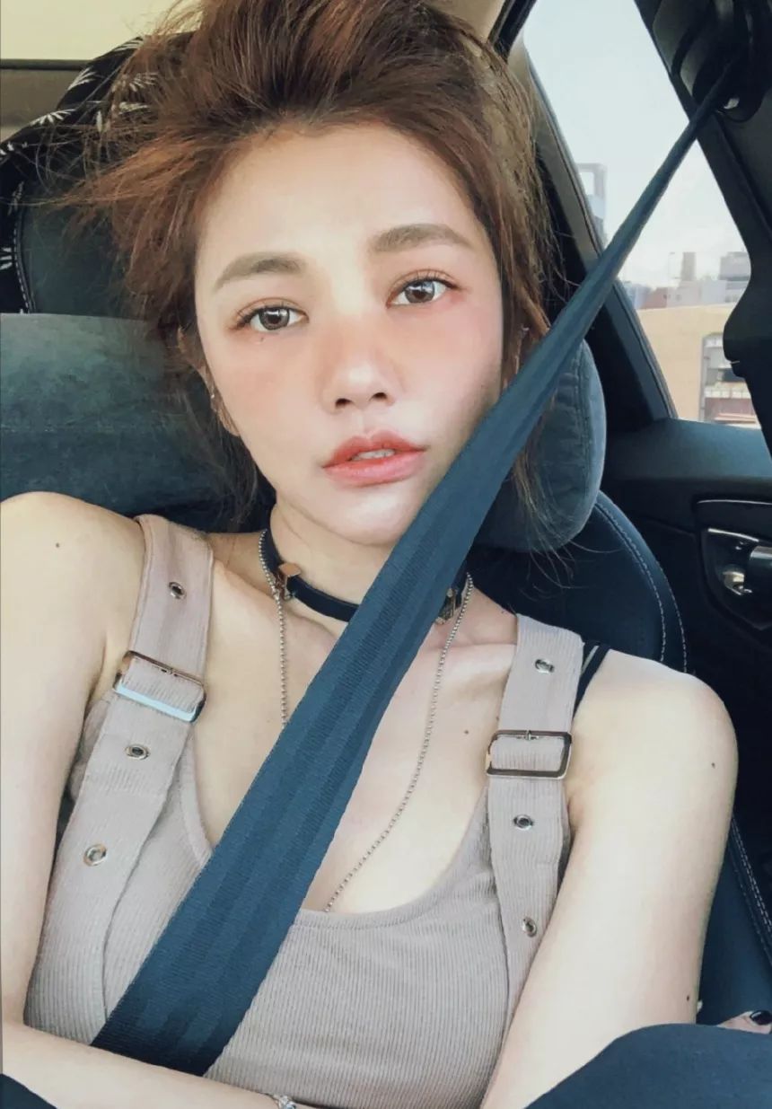 萧亚轩我只是一个坐拥十亿平平无奇的恋爱小天才