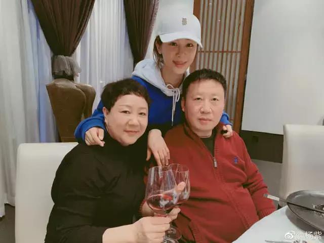 明星与父母合照肖战妈妈好可爱林俊杰的爸爸太酷了