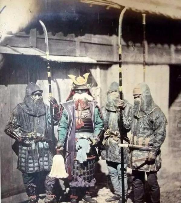 日本古代的特色武士刀——剃刀,是一种类似中国关刀外形的武器_僧兵