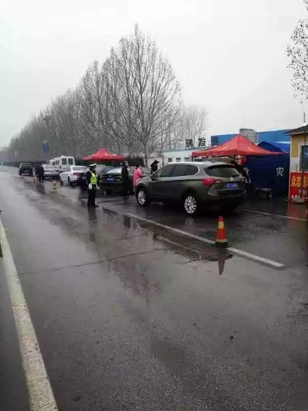 副县长古希良到聊莘路莘亭检查点督导防疫工作▼2020-02-06 14:00:24