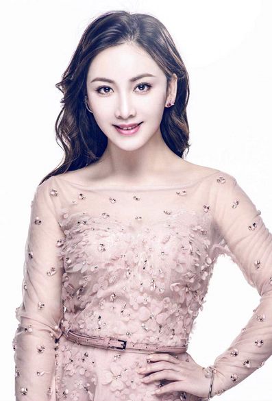 章子清,1989年出生,黄岩人,台州市青联委员,原创歌手,戏曲演员.