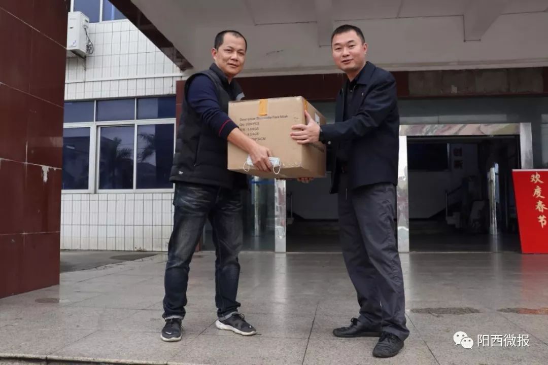 情暖阳西溪头热心乡贤捐赠口罩