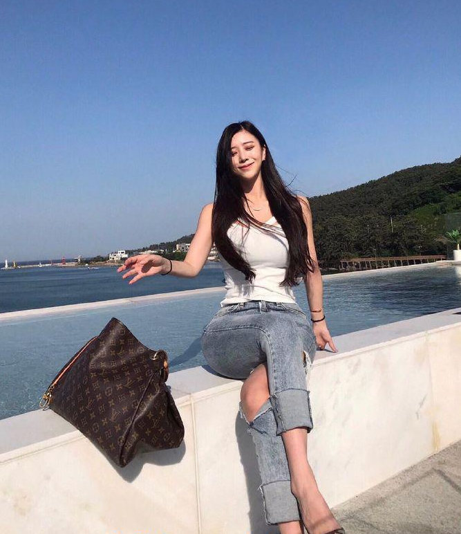 看一看韩国真人版女帝,真的是太羡慕她男友了!_真艺英