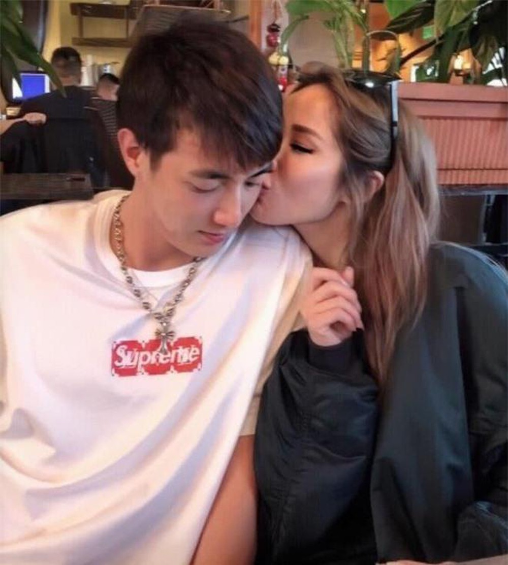 萧亚轩与黄皓的平凡姐弟恋最舒服的感情是可以一起说废话