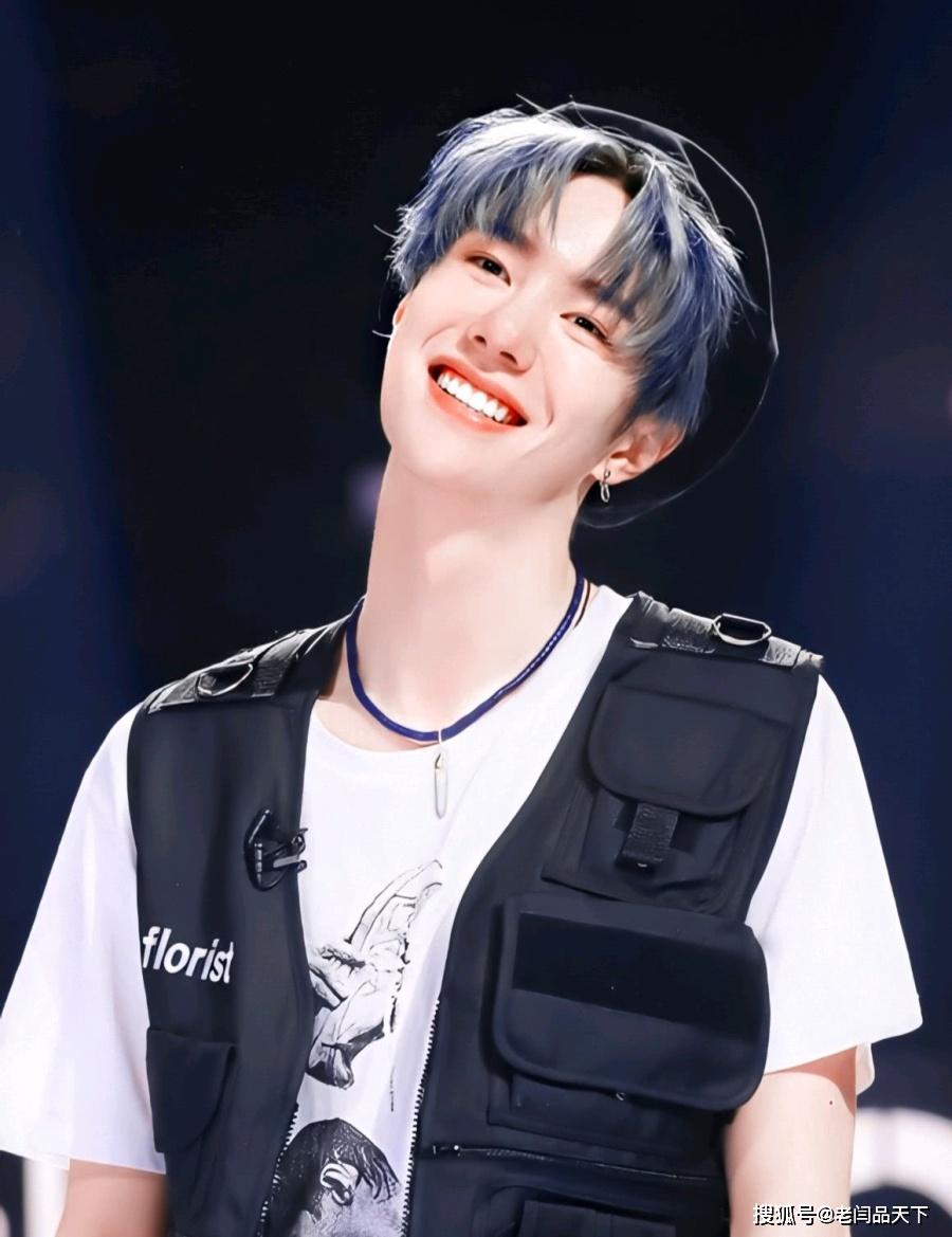 王一博回忆练习生时期通宵练舞自曝不爱发加班朋友圈发了也没人管