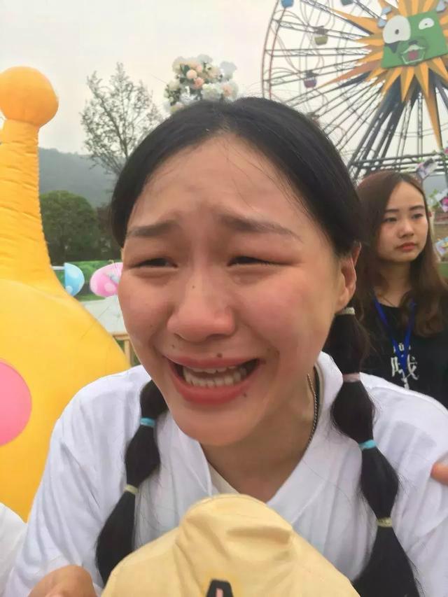 父亲残疾被人骂丑5年情断春晚搭档被换金靖的辛酸和无奈